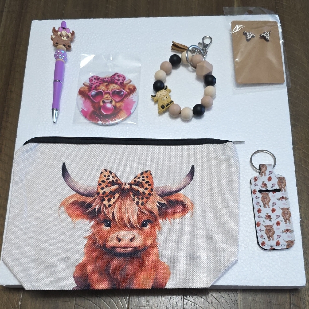 Highland Cow Accessory Set. New Without Tags
